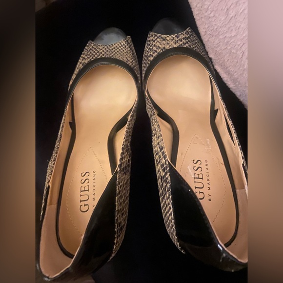 Guess, snake print heels in black, peep toe shoes in size 8, New never worn - Picture 4 of 7